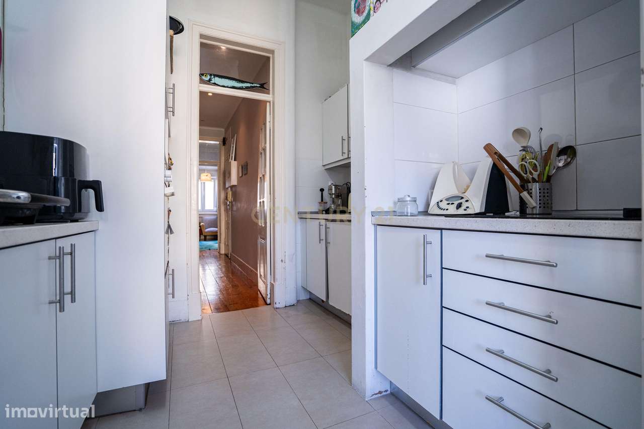 Apartamento T3, em São Vicente, com Pé Direito Alto e Tetos Trabalhado-3