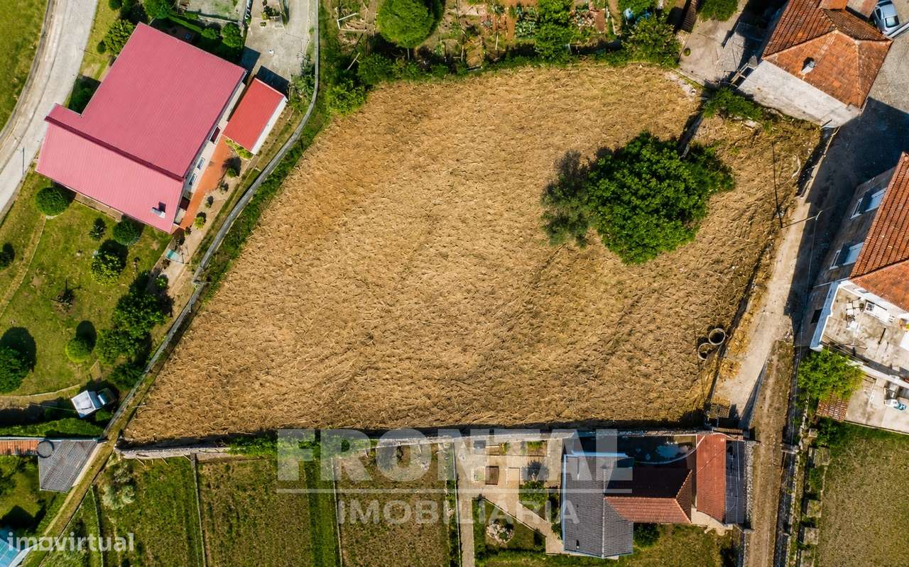 Terreno com Projeto Aprovado para Moradia T3 com Piscina | Pronto para-5