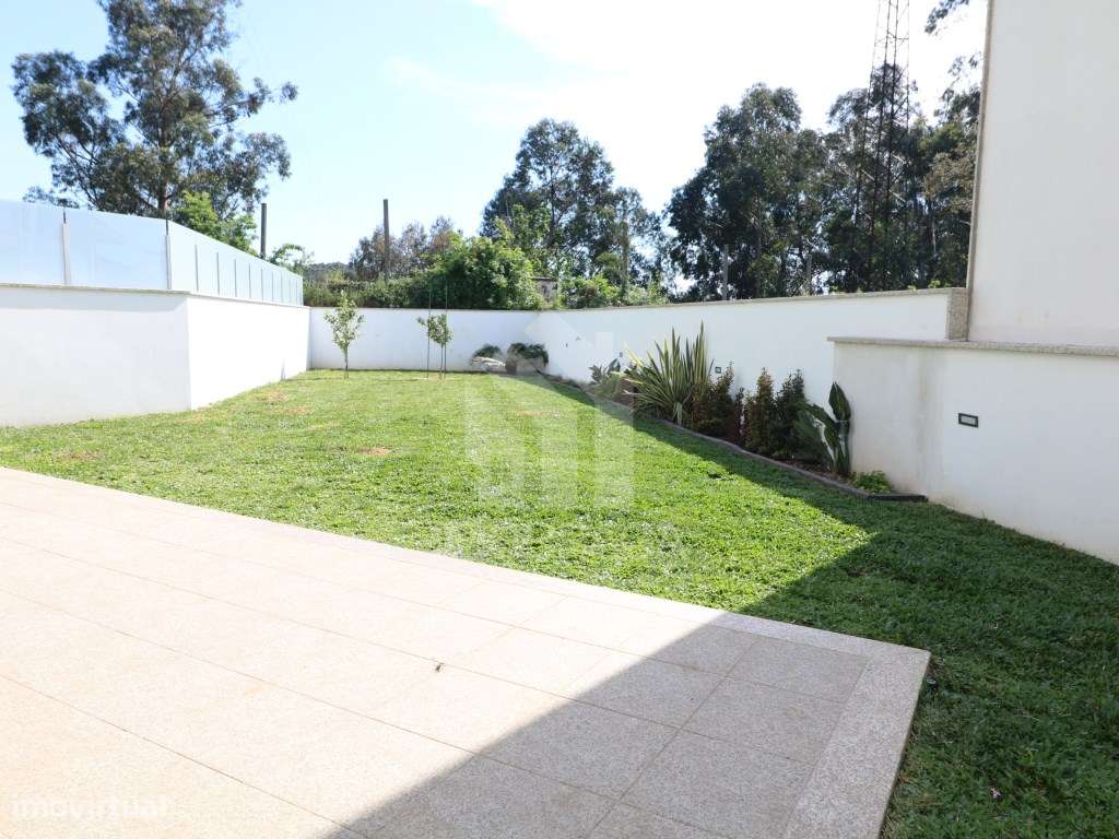 Venda Moradia Geminada T3, em Esporões, Braga-37