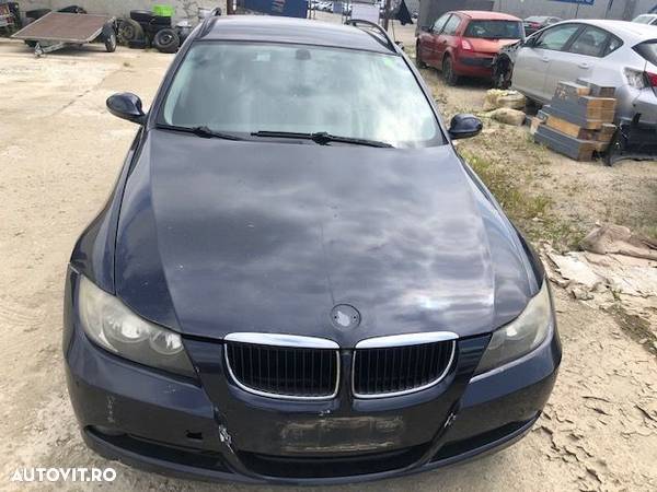 Dezmembrez BMW 320D E90 - 3