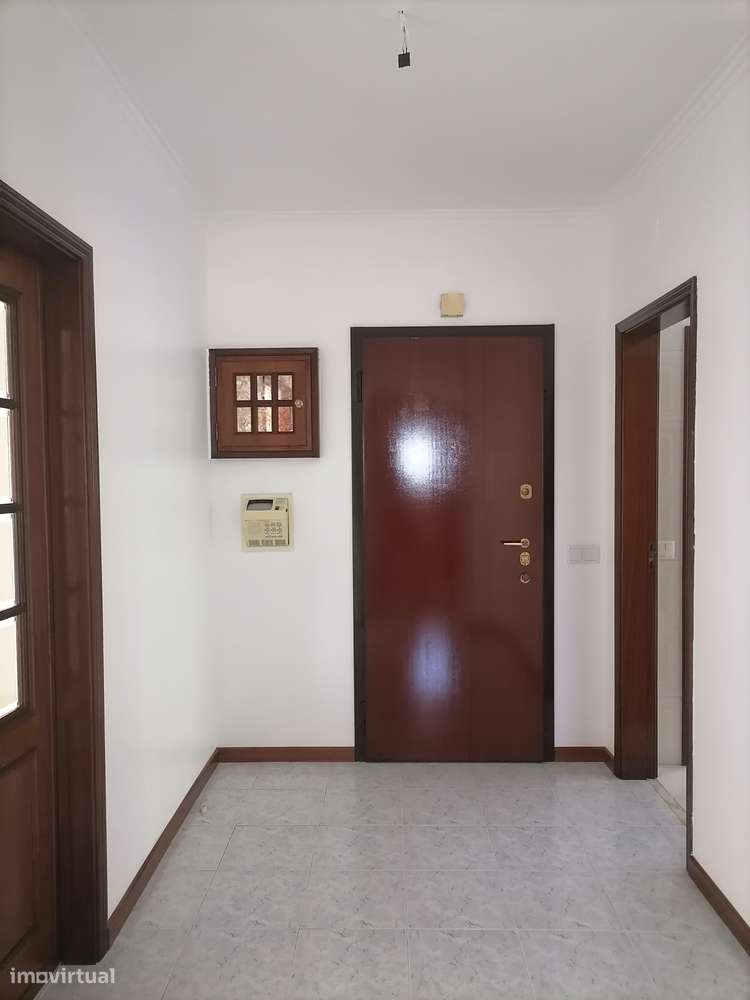 T3 Centro de Queijas, Oeiras. Com Parqueamento e Arrecadação.-5