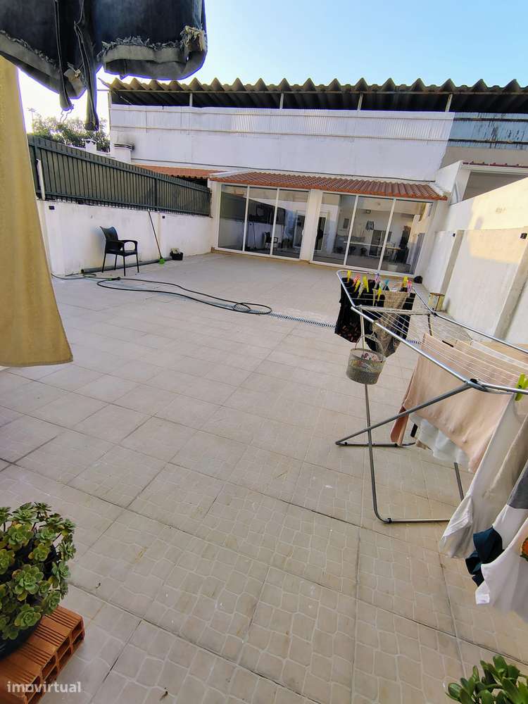 Apartamento T2 remodelado com terraço Casal Do Marco-20