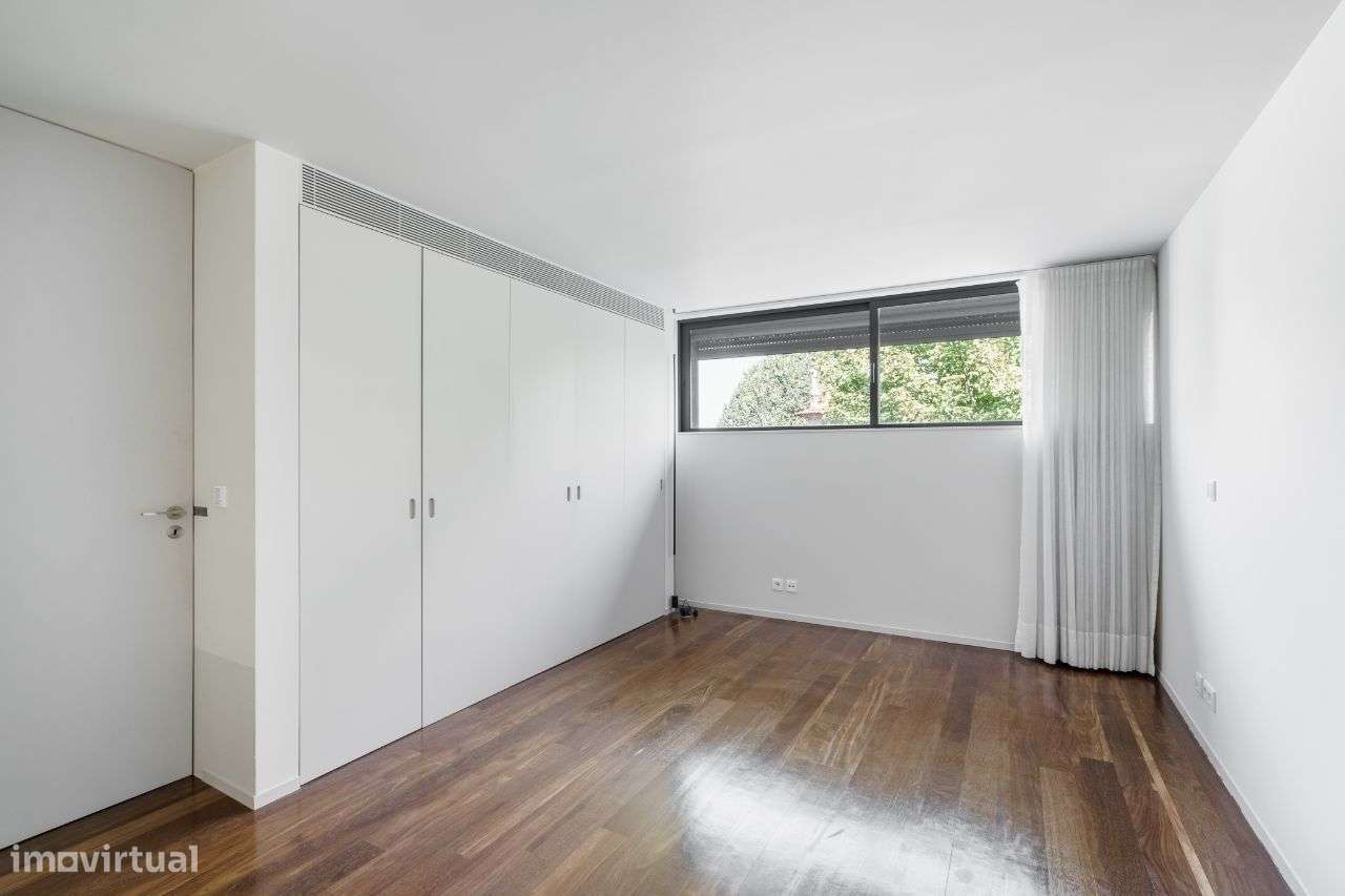 Penthouse Luxuosa com Piscina e Vistas 360º no Coração de Braga-28