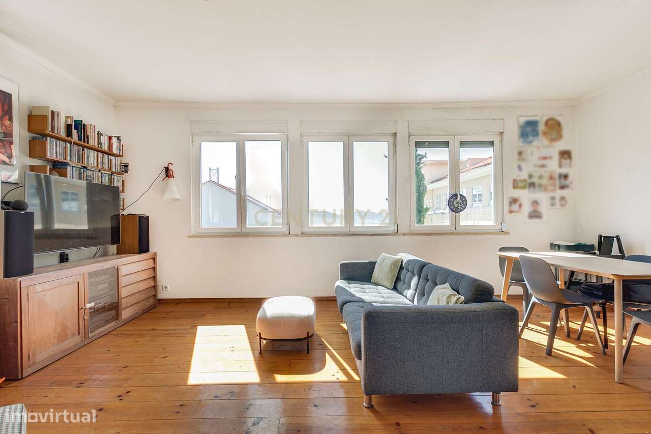 Terreno de 956m2 com duas moradias em Alcântara, Lisboa, uma T4 e T3-19