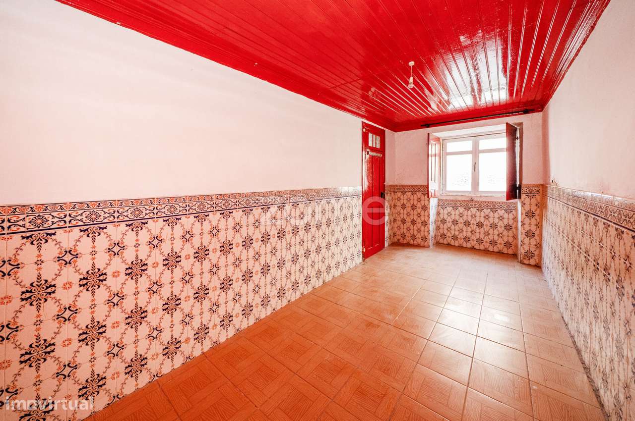 Moradia de 4 Pisos para restaurar ou transformar em apartamentos. - Grande imagem: 4/42