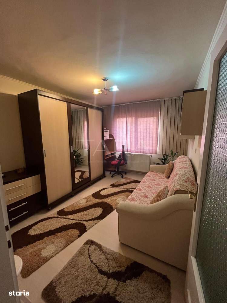 Vanzare casă cu 6 camere,  zona Someseni, central. Ideal familie. - Imagine principală: 4/14