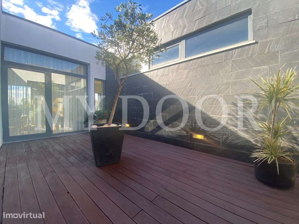 Loures - V4+1 Moradia c/ Piscina Privada - Varanda - Box + 2 parque...-18