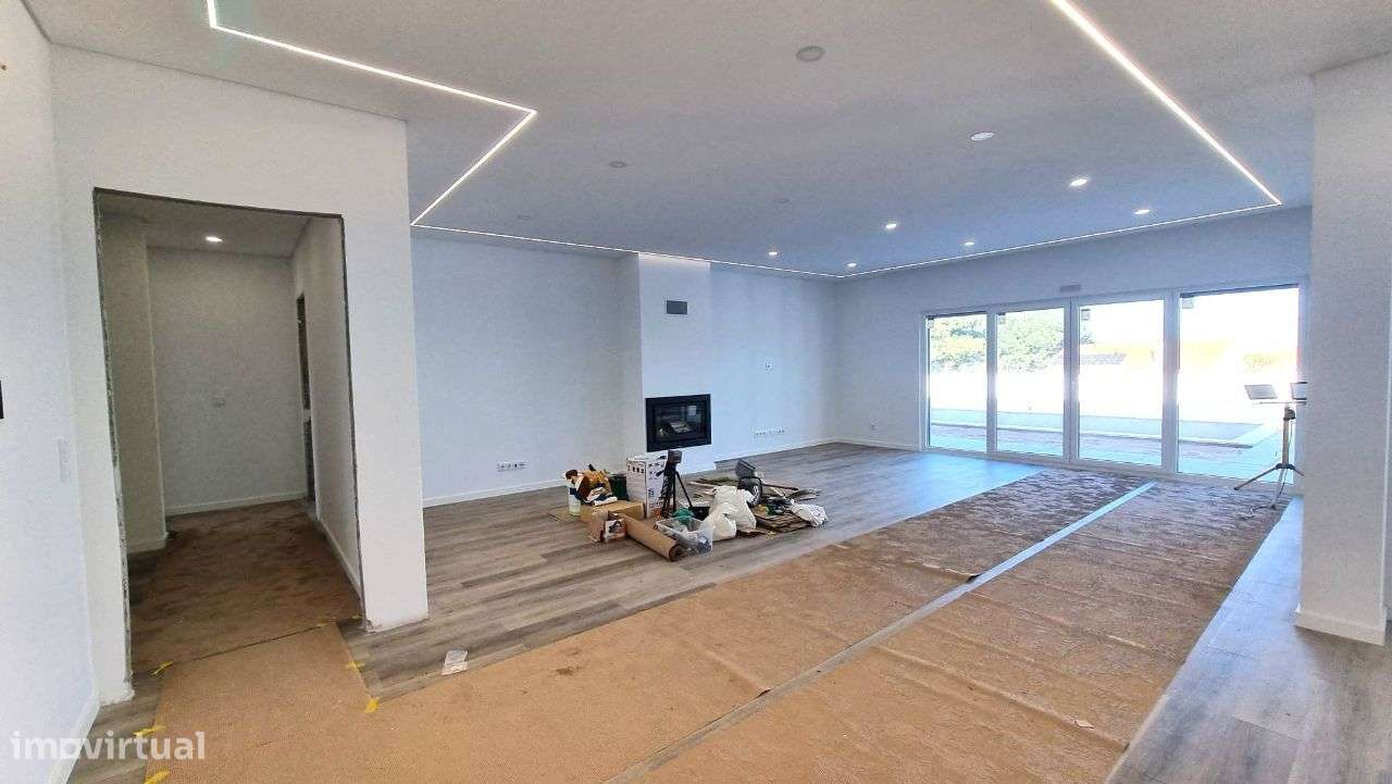 Moradia Térrea, com piscina – Azeitão-3