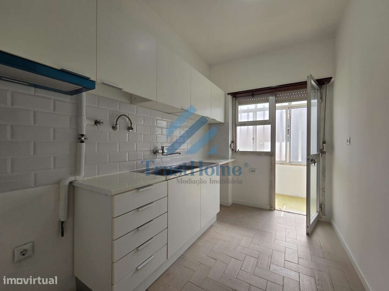 T2 bastante central em Paivas junto a Baía do Seixal-15