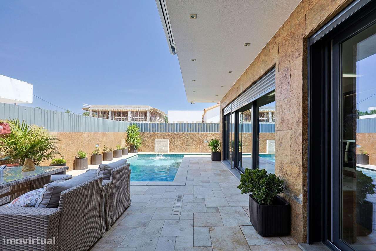 Moradia de Luxo | Duas Master Suites | Piscina de Água Salgada-39