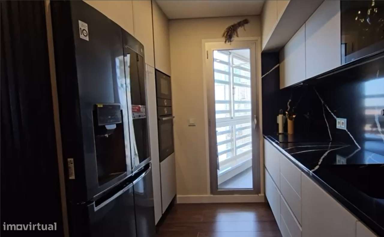 Apartamento T3 Torres de Lisboa-11