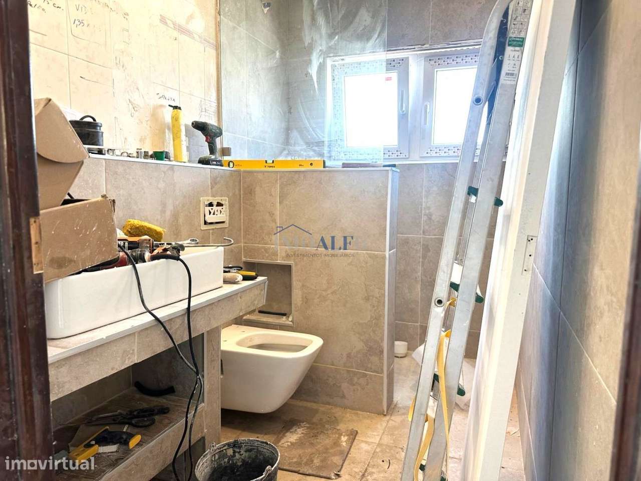 Apartamento T2 remodelado no centro do Barreiro, junto a transportes-16