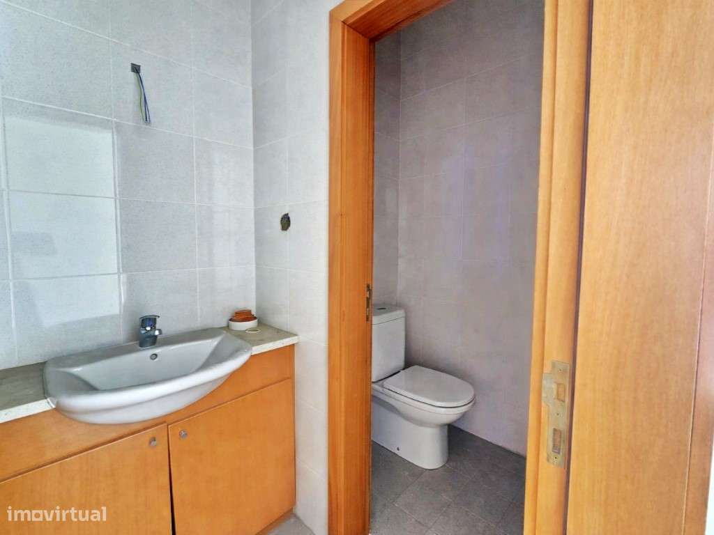 Loja no centro do Castêlo da Maia - Grande imagem: 3/9