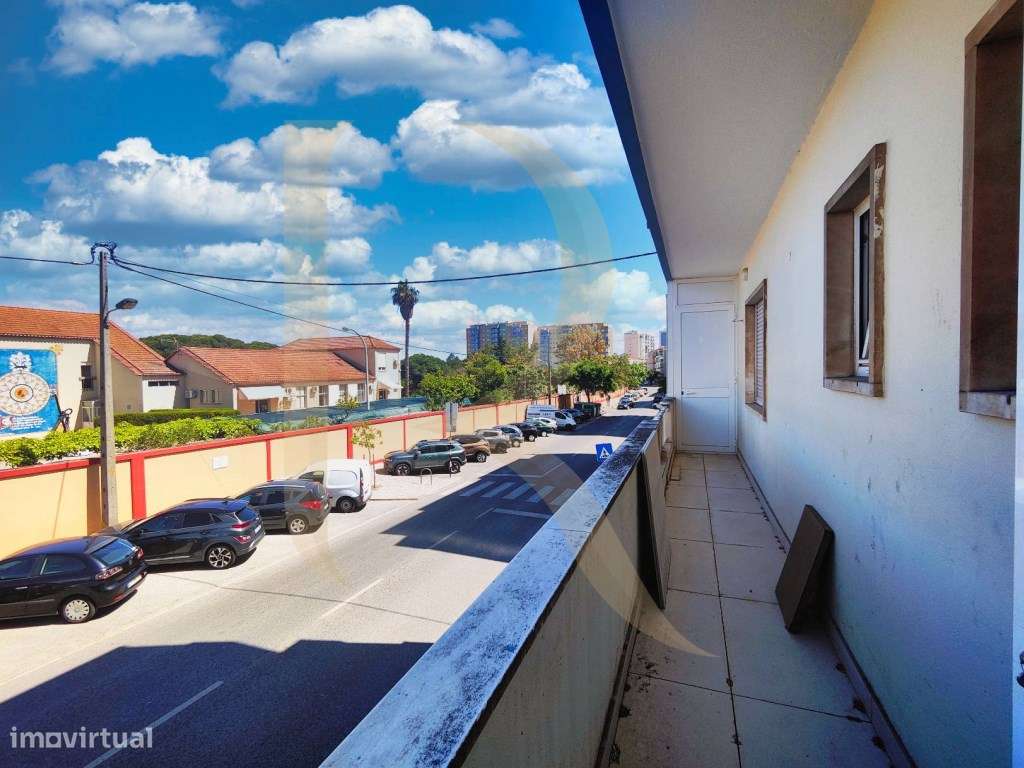 Apartamento T4 remodelado no Laranjeiro - Almada-4