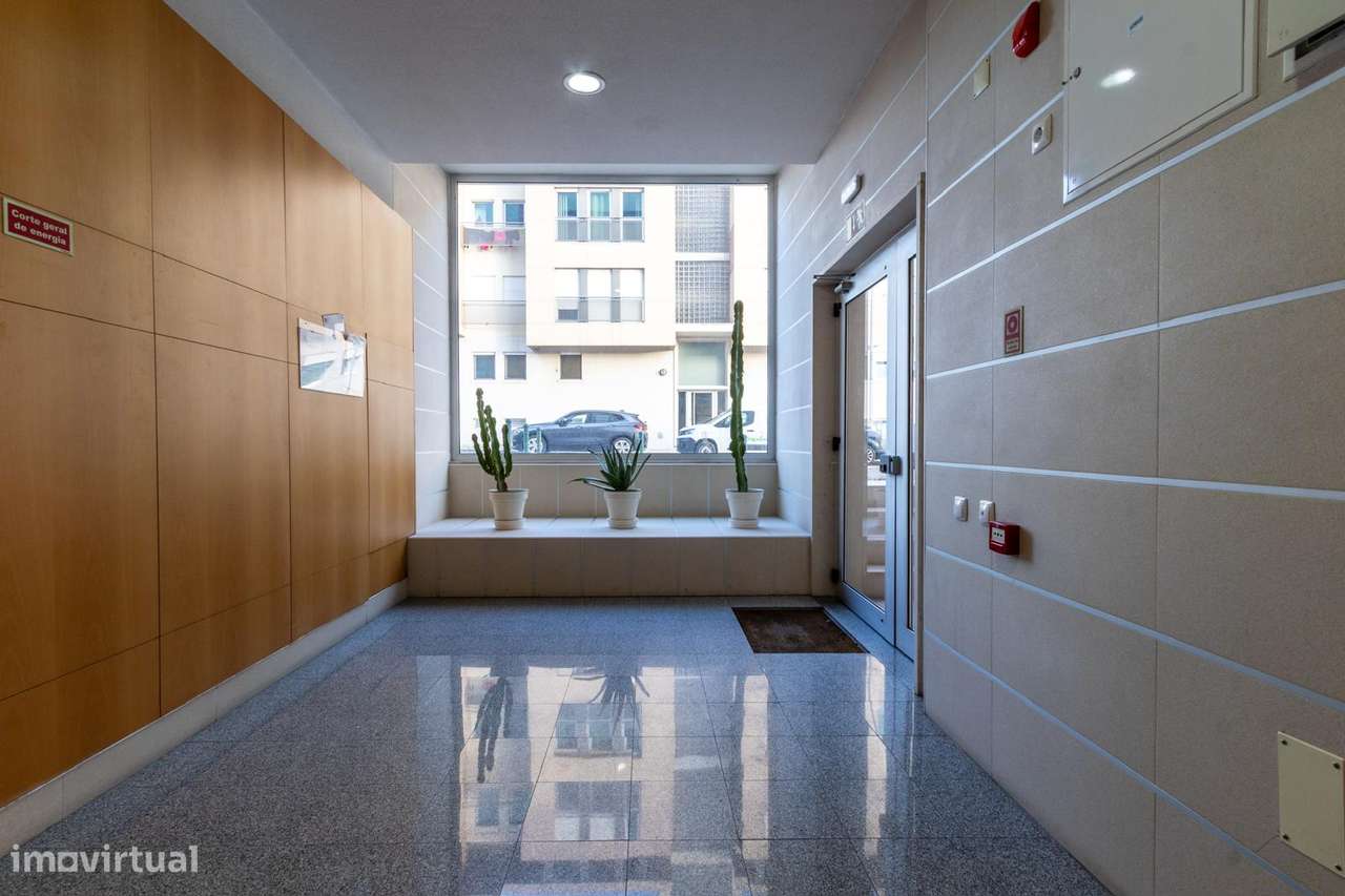 Venda Apartamento T3 Camarate - Grande imagem: 2/19