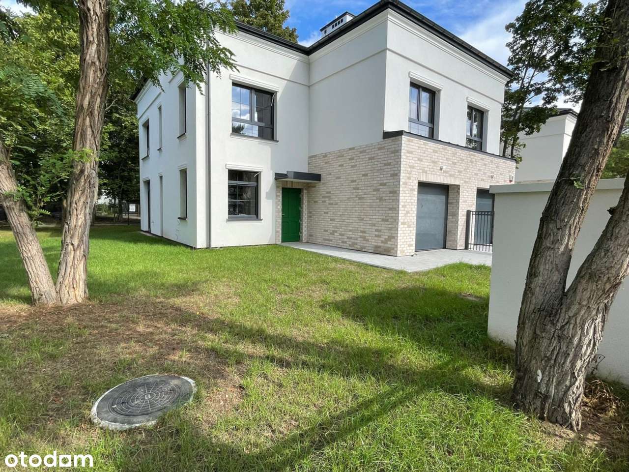 Nowoczesny dom z garażem w spokojnej okolicy-1