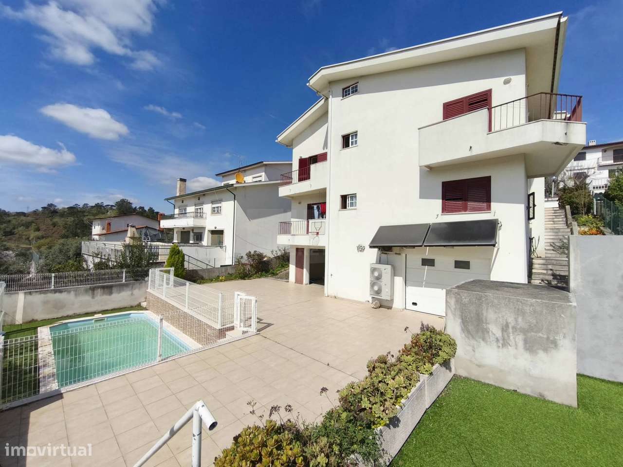 Moradia T6+3 c/ Piscina e Garagem - Coimbra-0