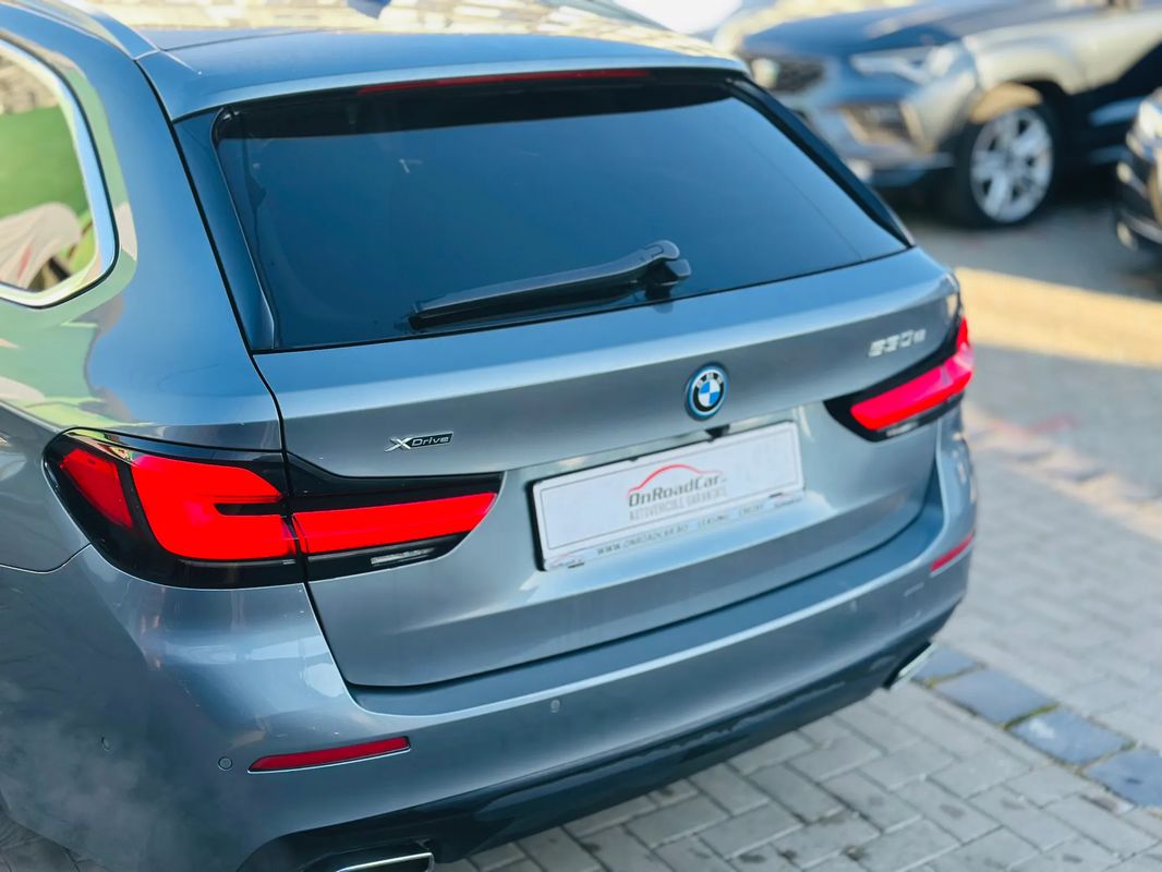 BMW Seria 5 530e xDrive Touring Aut. - 36