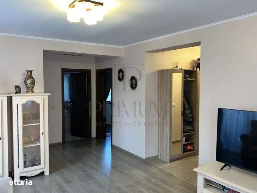 GIROC - 3 Camere - Etaj 1 - Pod cu intrare din apartament - Imagine principală: 3/8
