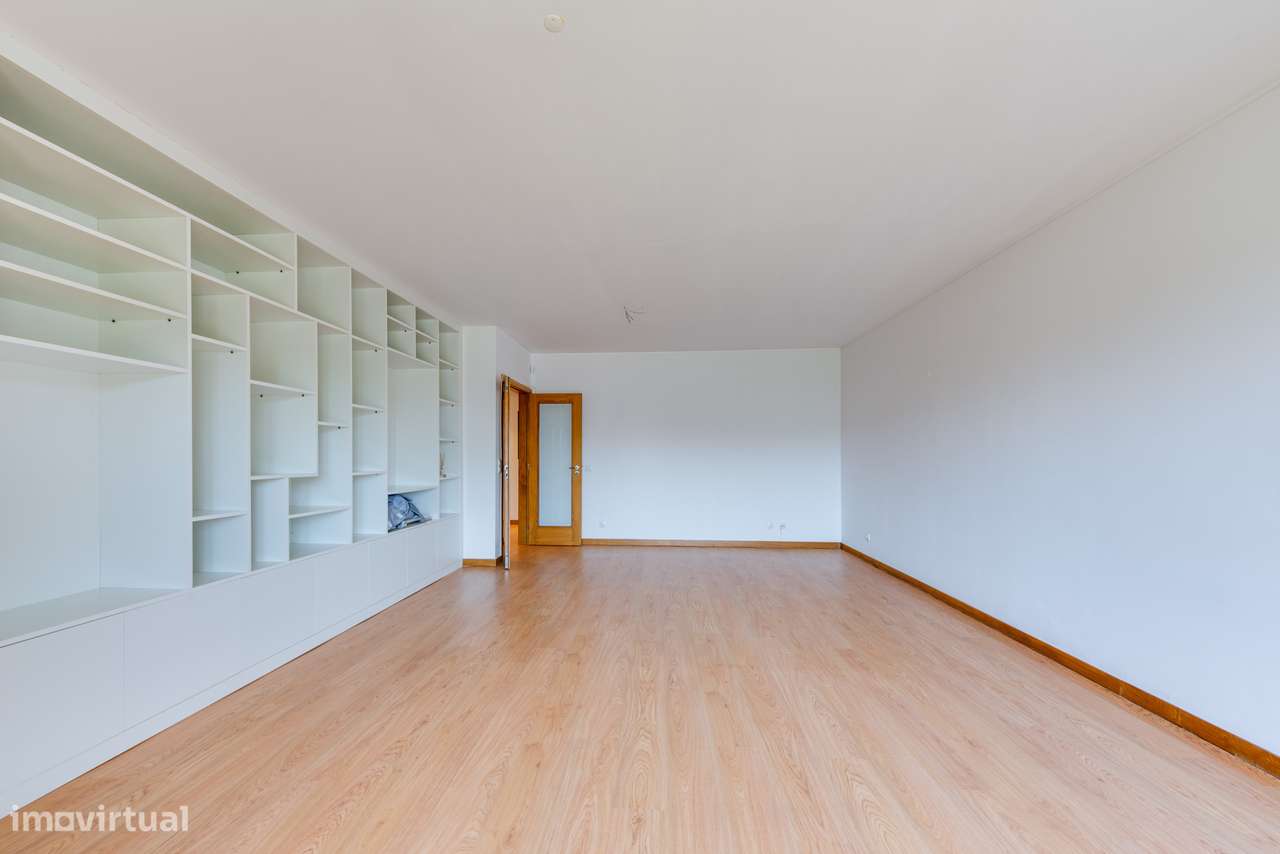 Apartamento T3 Venda em Ramalde,Porto-3