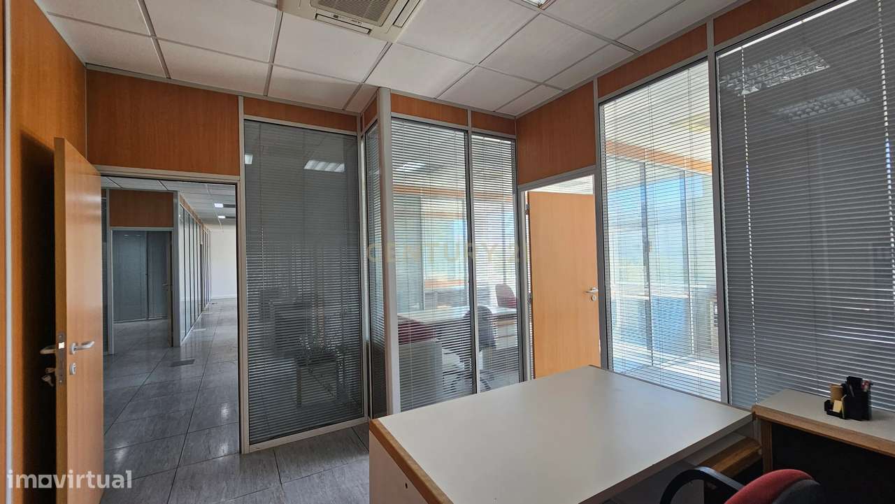 Escritório amplo e totalmente equipado no ElosPark II, em S. Marcos-24