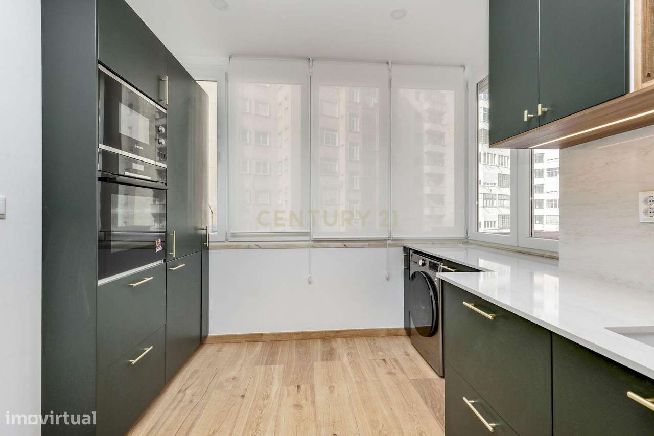 T3 Totalmente Renovado | 110 m² | Varanda | 2 WC | Rua Conde de Sabugo - Grande imagem: 4/27