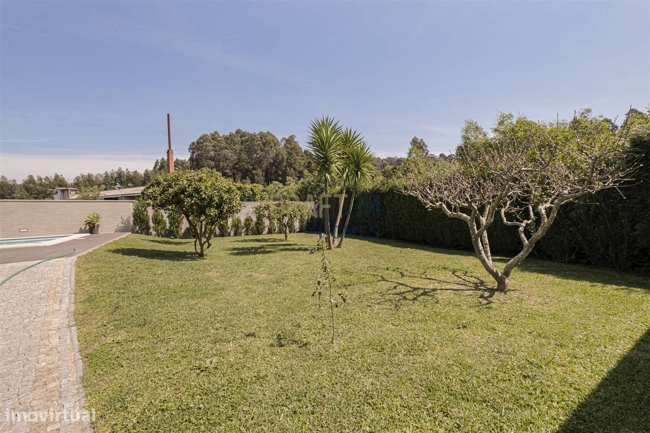 Moradia Isolada T3 Venda em Nogueira da Regedoura,Santa Maria da Feira-33