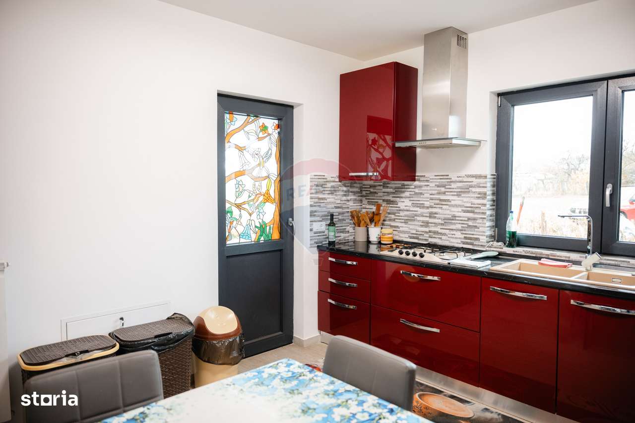 Casă / Vilă cu 5 camere de vânzare-2