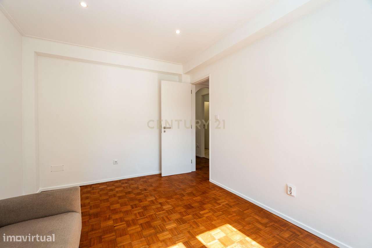 ** ESPECTACULAR APARTAMENTO T2 NA PORTELA - ARRENDAMENTO ** - Grande imagem: 5/24