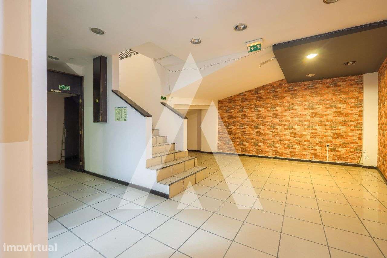 Loja situada numa das principais vias da cidade de Aveiro - Grande imagem: 5/16