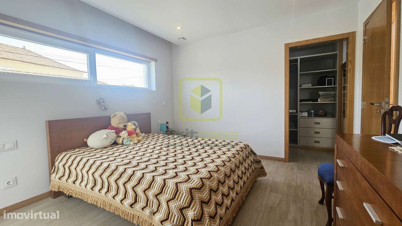 Moradia de Luxo a 5 Minutos da Praia da Barra-17