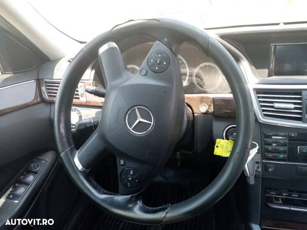 Dezmembrez Mercedes E 220 CDI w212 2010 - 3