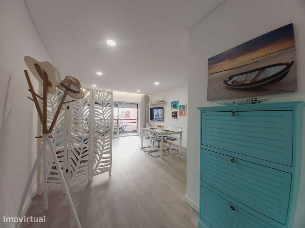 T2 remodelado em condomínio com piscina e campo de ténis-29