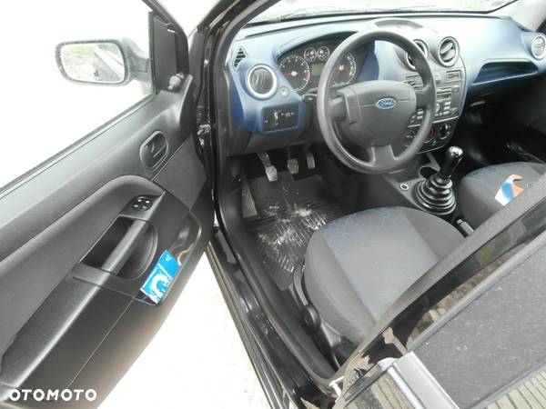 Ford Fiesta 1.4 Ambiente - 14