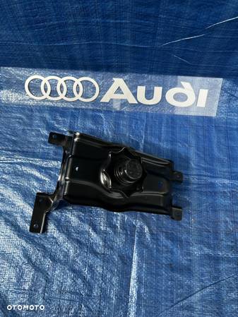 Audi A4 B9 A5 Mocowanie Koła zapasowego 8W0802715 - 1