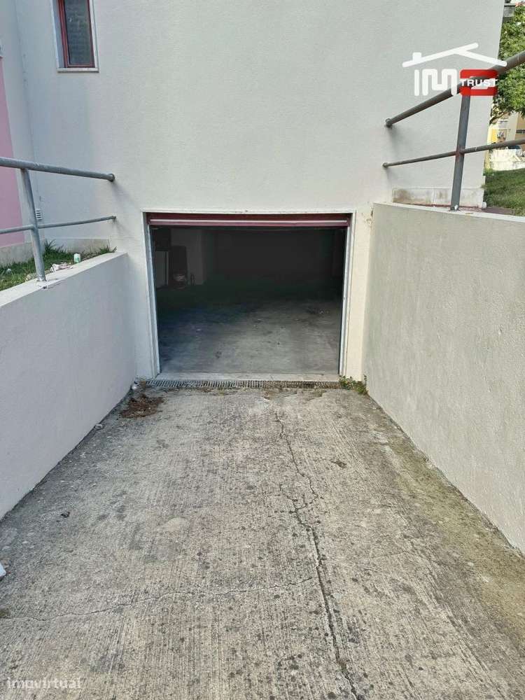 Fantástica Garagem no Carregado - Grande imagem: 3/15