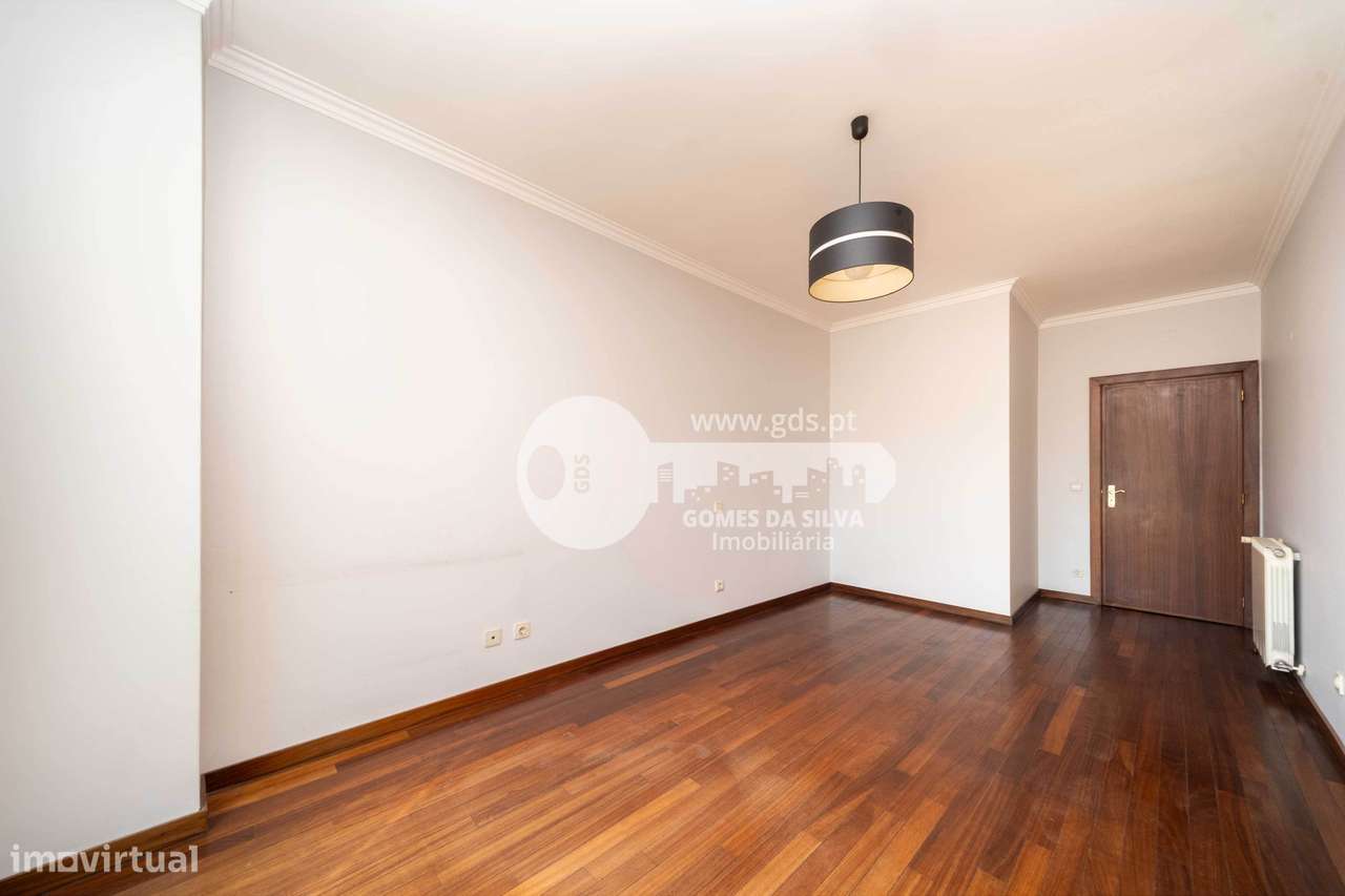 T5 Duplex na Rua Bernardo Sequeira, São Vítor-8