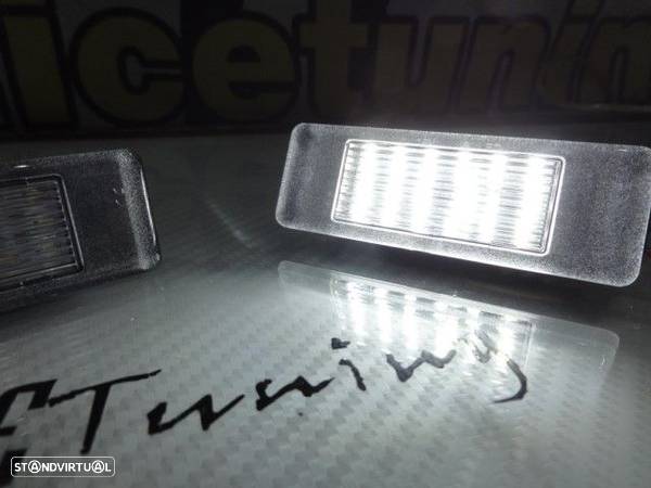 Suporte De Lâmpada De Matricula Com Led Branco Peugeot 106, 1007, 207, 308, 406, 407, 508, 607, 806, 4008, 5008, RCZ, Expert308 CC, 2008, 3008, Citroen Berlingo, C2, C3, C3 Pluriel, C4, C5, C6, C8 - 18