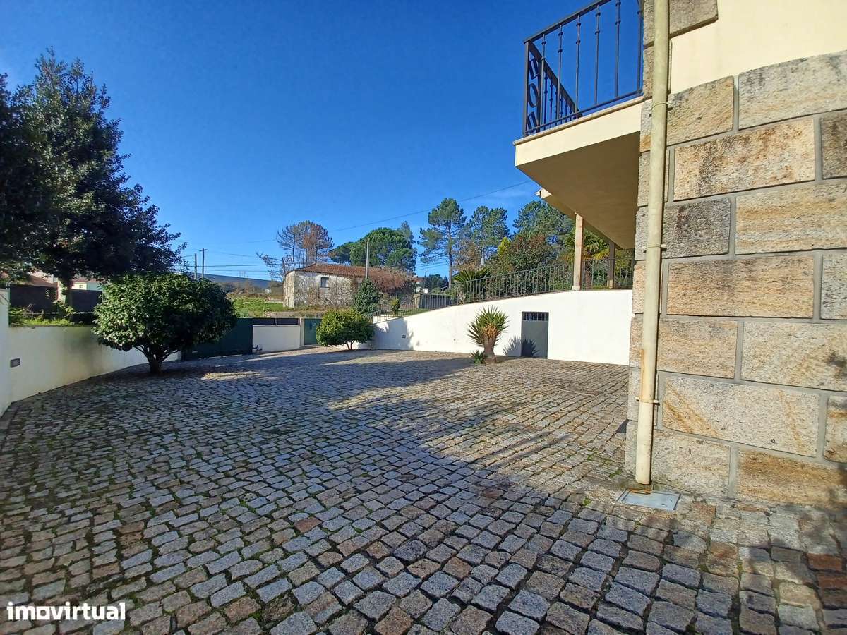 2 Casas - 2 artigos casa principal + Casinha  (Tipo T1)  em Lago - Grande imagem: 5/20