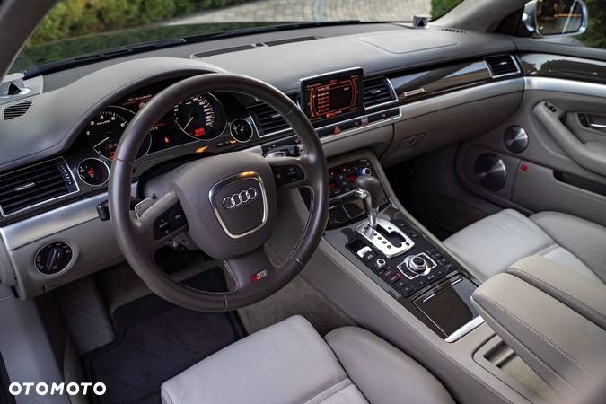 Audi S8 5.2 FSI Quattro - 9