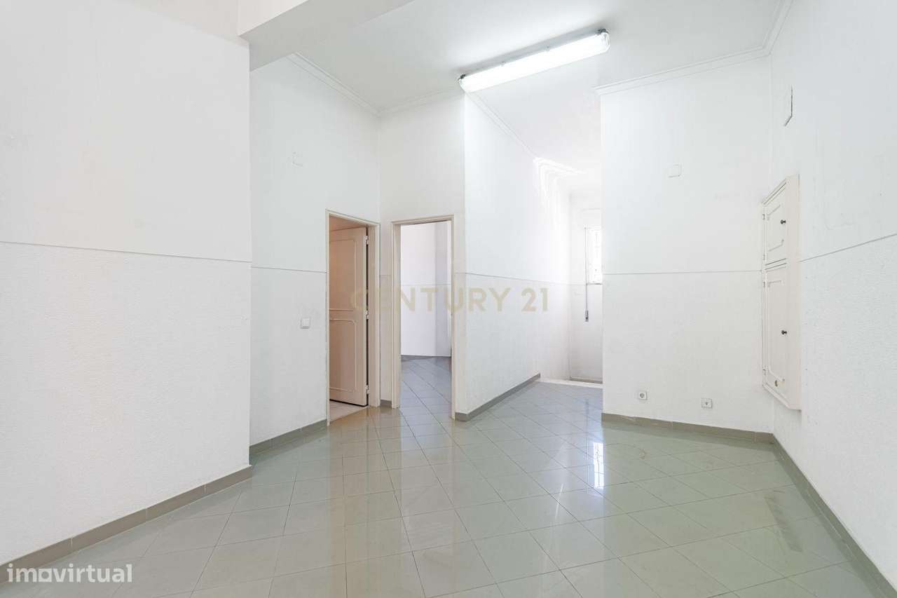 Loja para Venda em Odivelas – 91 m² | Junto ao Metro | Potencial para-5