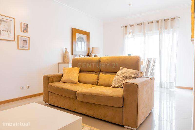 Apartamento T2 com elevador, lugar de estacionamento e arrecadação na-22