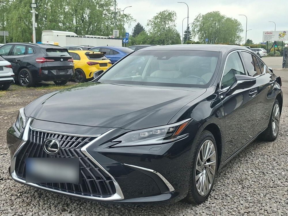 Lexus ES 300h Omotenashi 2024