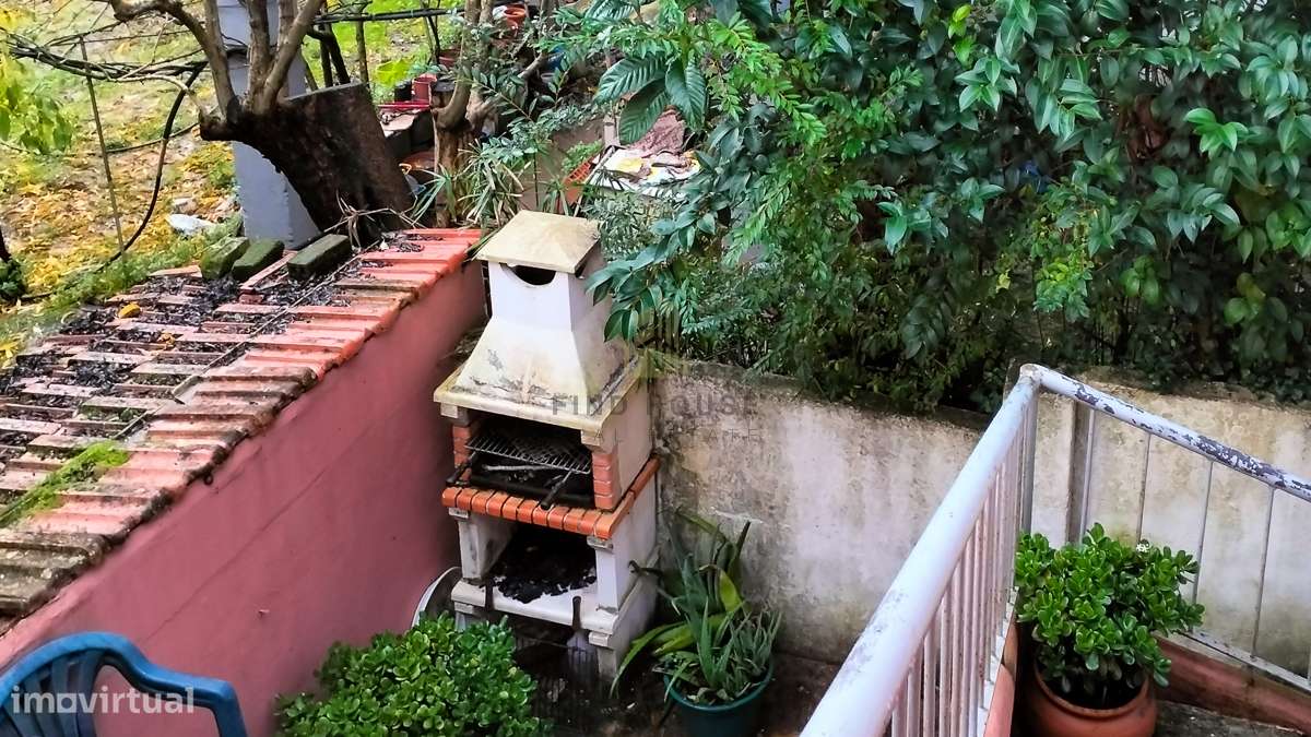 Vende-se Moradia T7 com 2 pisos e logradouro no Cadaval-10