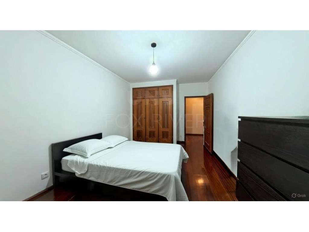 Moradia T4 Geminada na Meadela-14