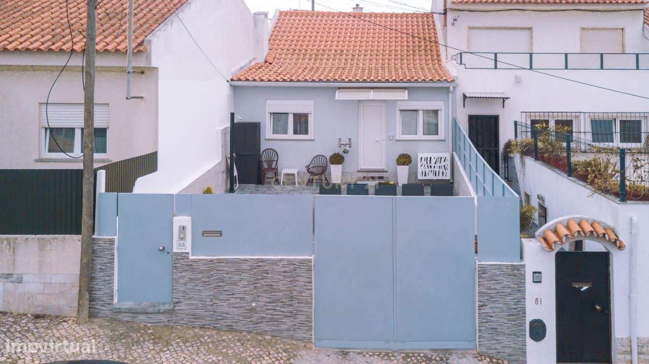 Moradia T3 com pátio localizada em Cascais !-14