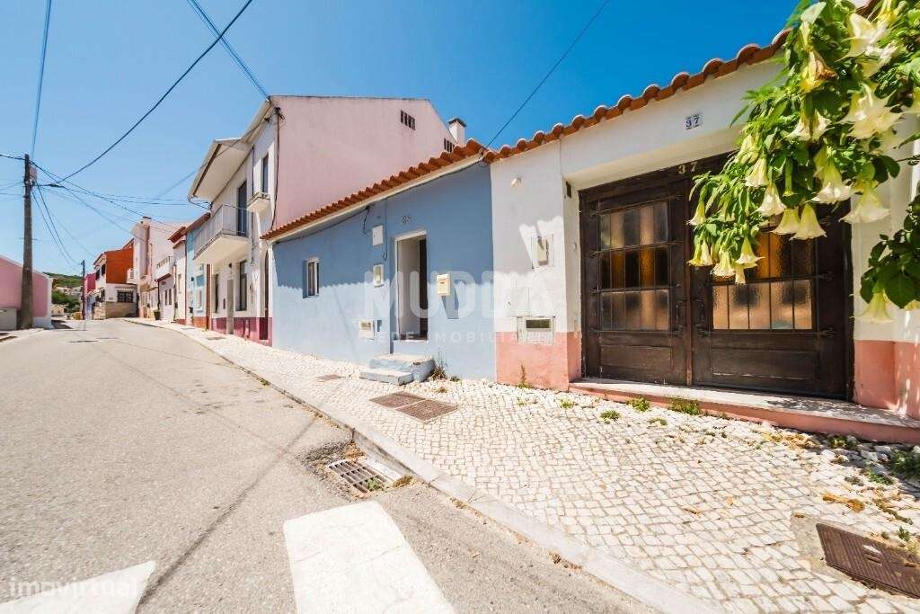 Moradia térrea T1+1 renovada com charme na Rua Direita, 35 mesmo no co-3