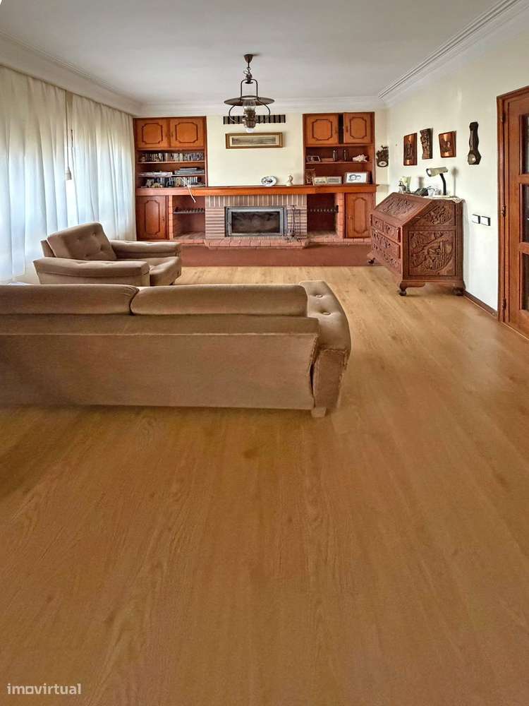 Moradia T4 de três frentes em Baguim do Monte - Exclusivo-11