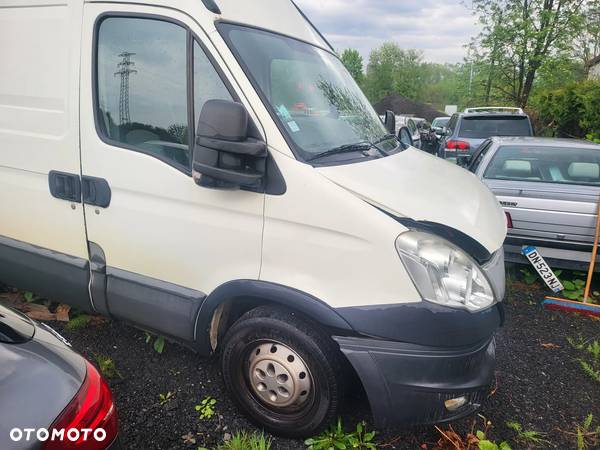 Iveco DAILY 35C12 SREDNI L2H2 - 2