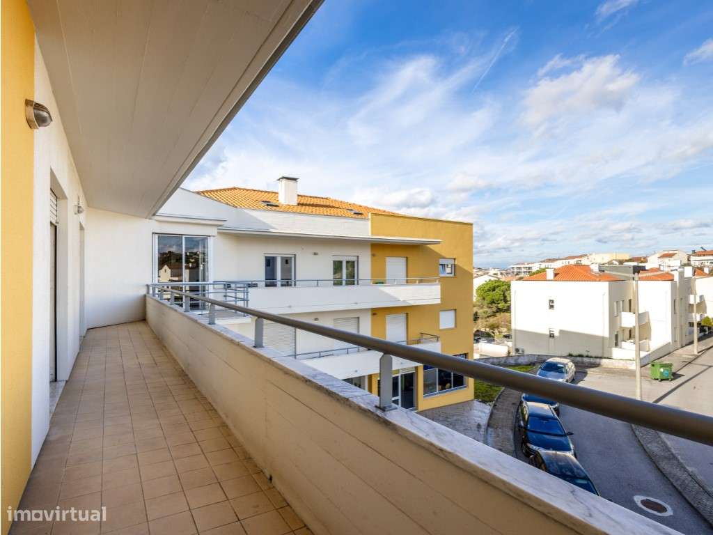 Apartamento T3 com sótão, em Coimbra-0
